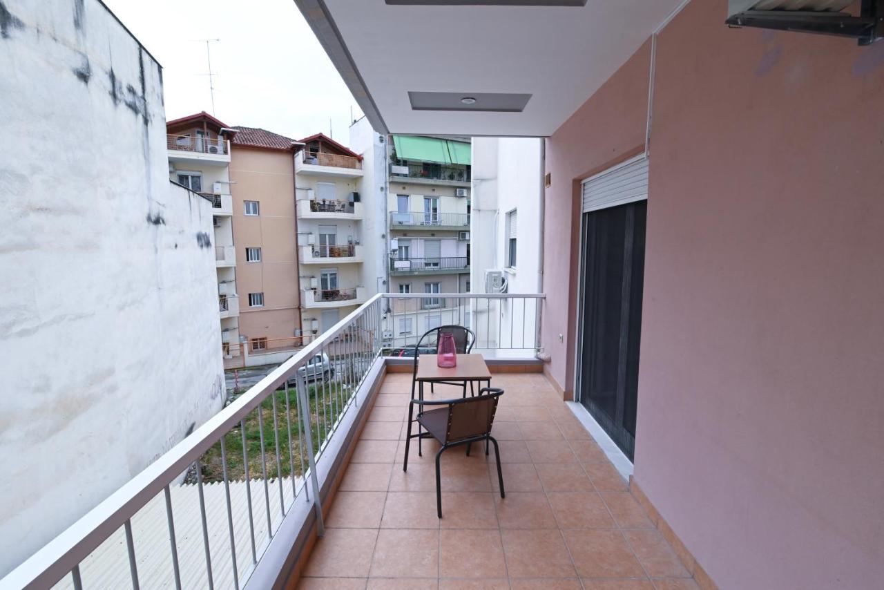 The Whole Packet B1 Center With Parking Apartment Larissa Luaran gambar