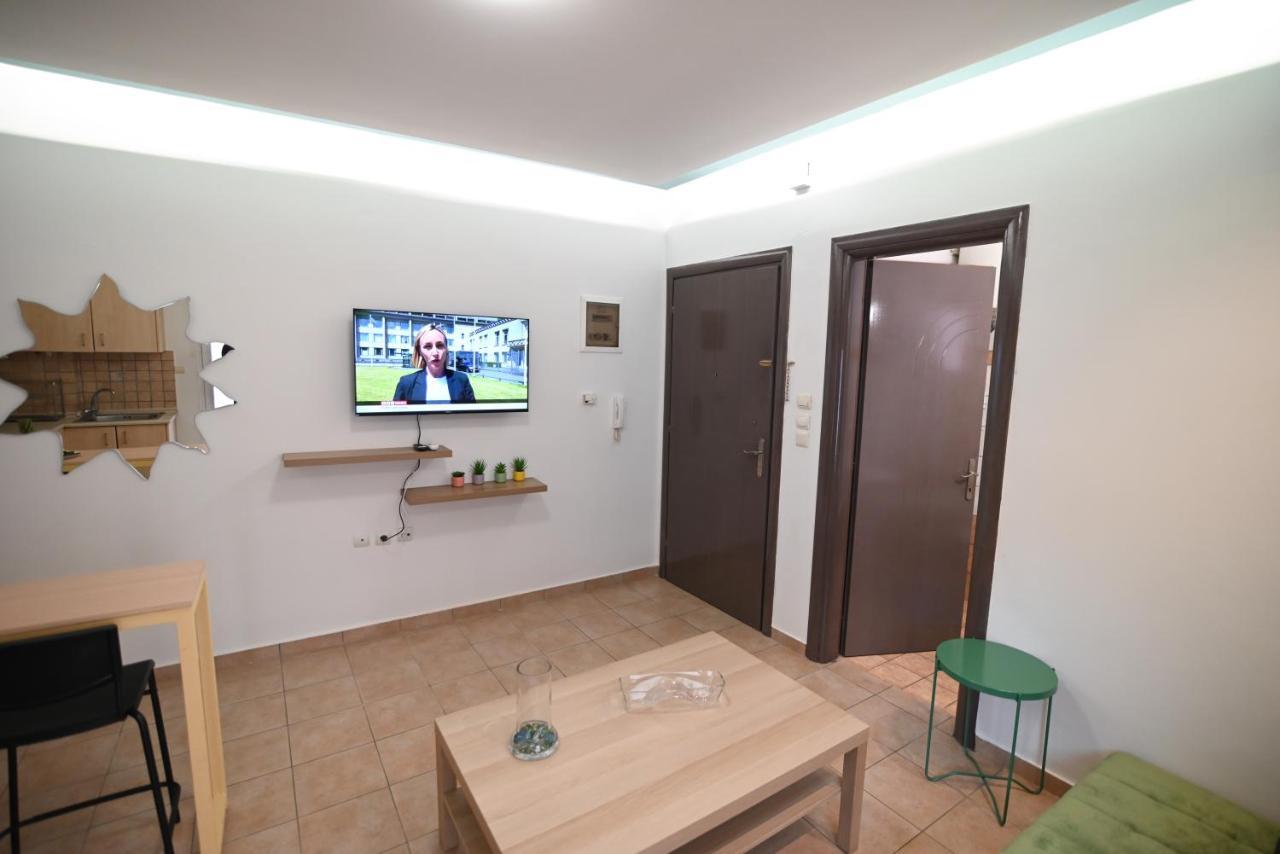 The Whole Packet B1 Center With Parking Apartment Larissa Luaran gambar