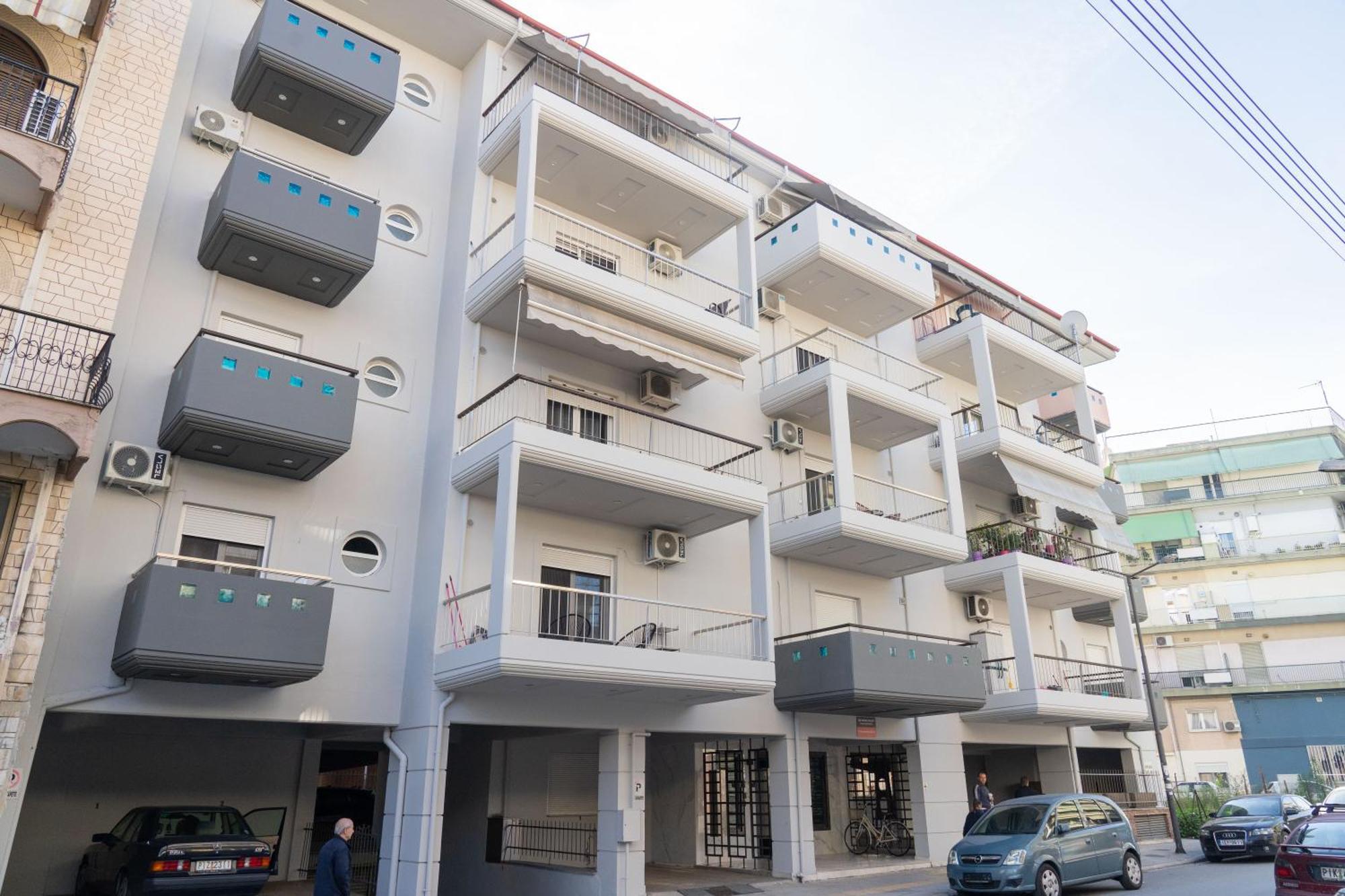 The Whole Packet B1 Center With Parking Apartment Larissa Luaran gambar